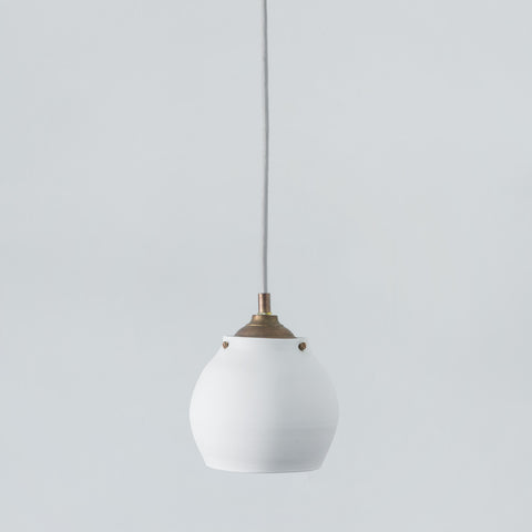 Wheel thrown pendant lamp, handmade from translucent porcelaine. All hardware is solid brass.Lampe suspendue en porcelaine translucide. Fixture en laiton. 
