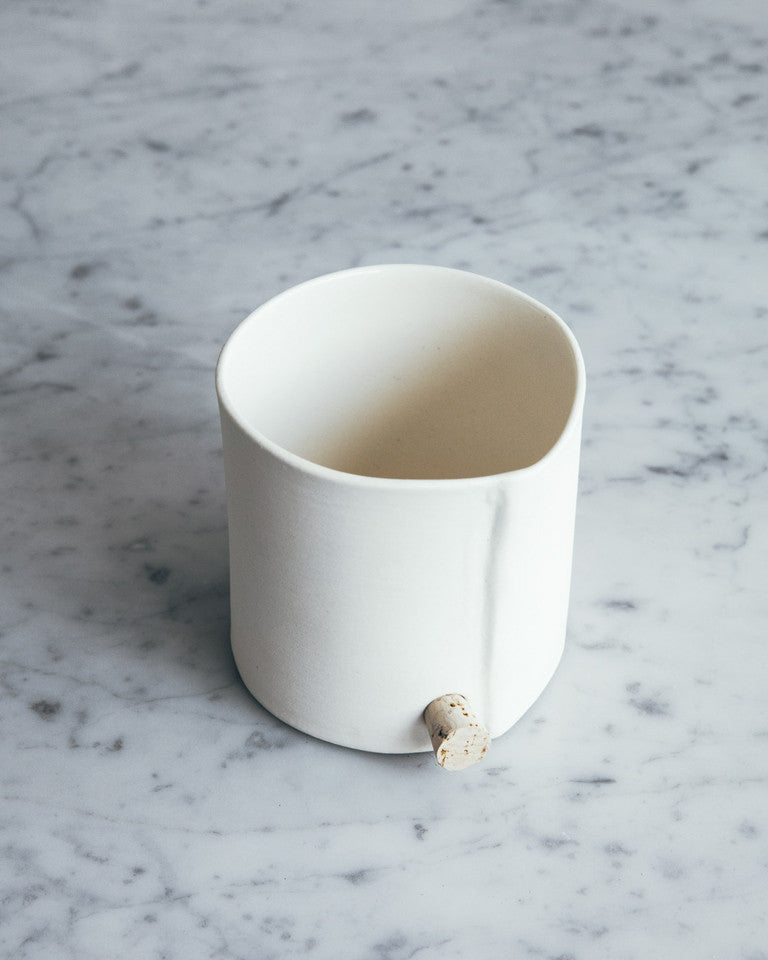 Porcelain Planter -  As an alternative to the traditional plant saucer this pot features a small hole and waxed cork for drainage. / Jardinière en porcelaine - Comme solution de rechange à la cuvette d’arrosage traditionnelle, ce pot est muni d’un petit trou et d’un bouchon de liège ciré servant au drainage. 