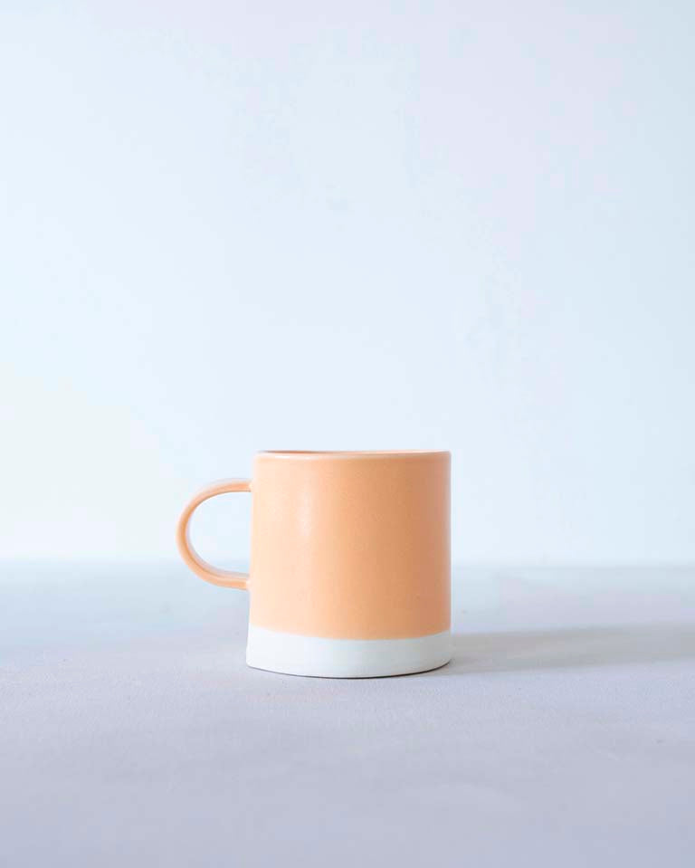 Delicate and lightweight, yet durable enough for your daily coffee and tea, these mugs are decorated with our signature colours.Material: porcelain / Délicates et légères, mais assez durables pour votre café ou thé quotidien, ces tasses sont décorées avec nos couleurs signature.Matériau : porcelaine