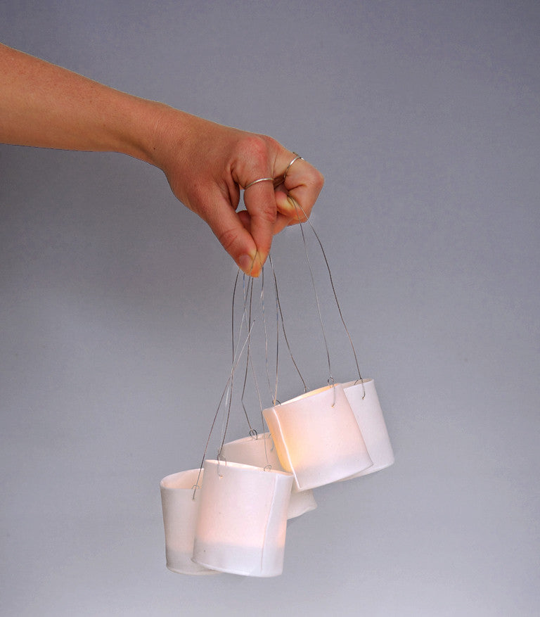 Hanging lantern / Lanterne suspendue